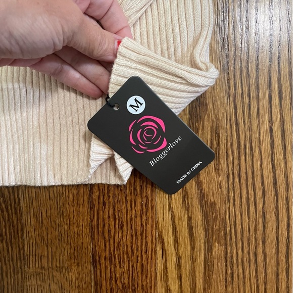 Bloggerlove Cream Sweater Tunic Black Trim, Size Medium, NWT - Picture 6 of 9